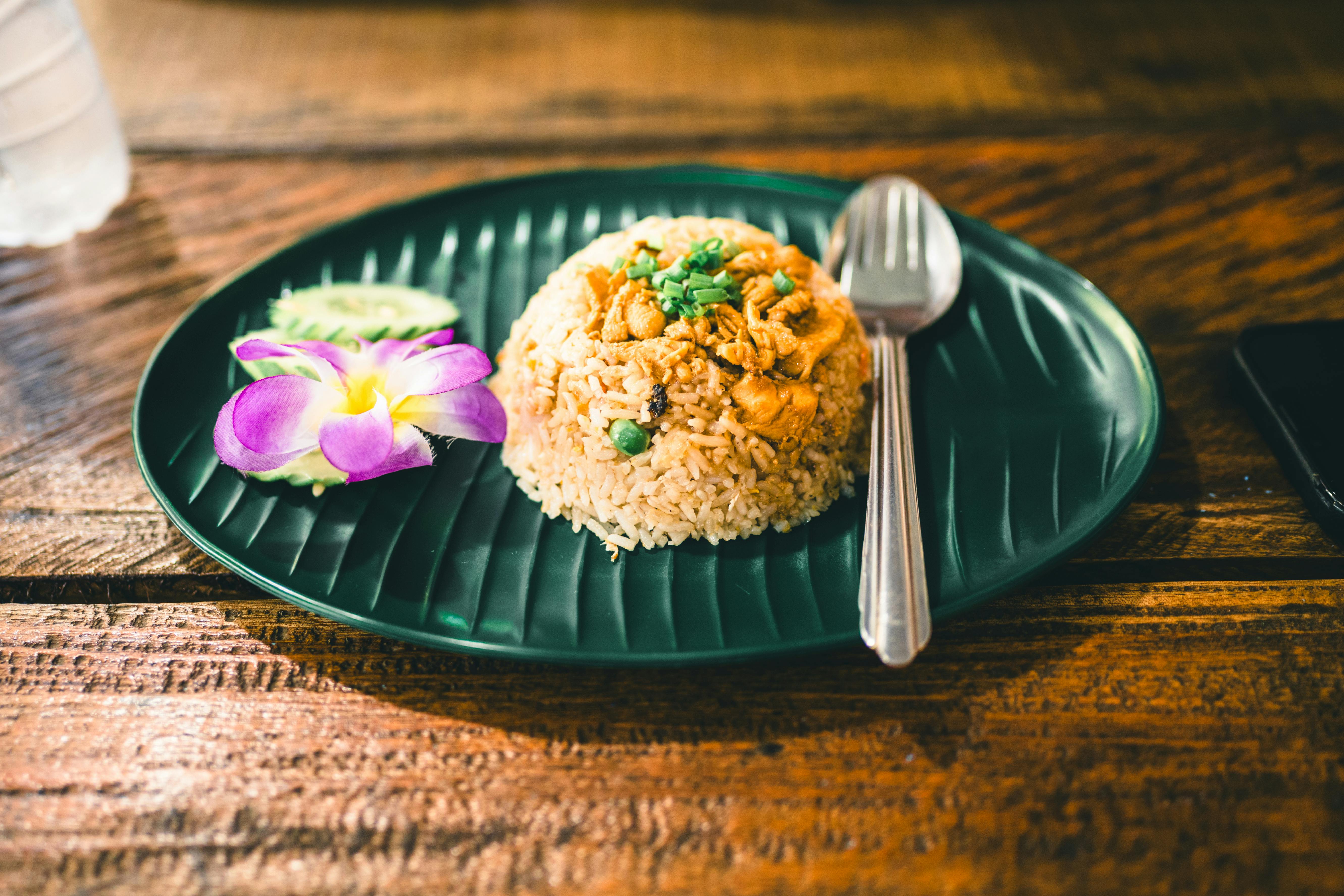authentic-thai-fried-rice-on-rustic-table