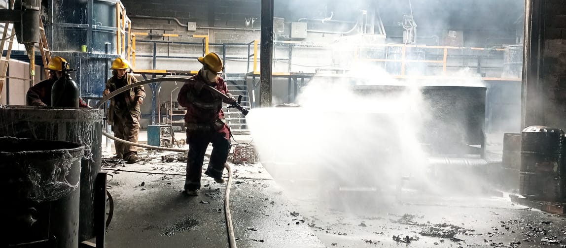 Voraz Incendio Devora Fábrica de Pinturas en el Oeste de Barquisimeto