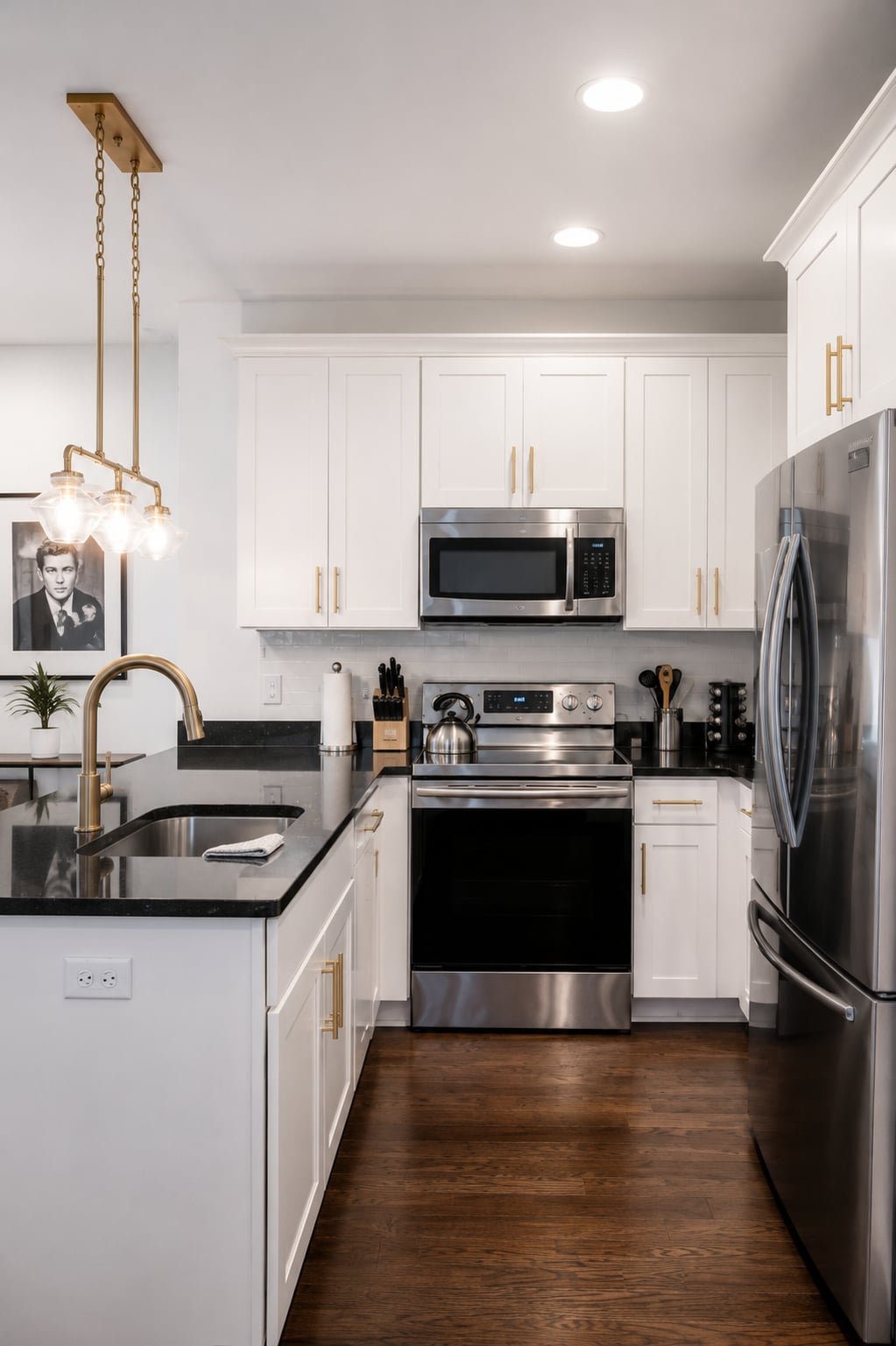 10 Min to Broadway | Sleeps 8 | Hart Suites #14