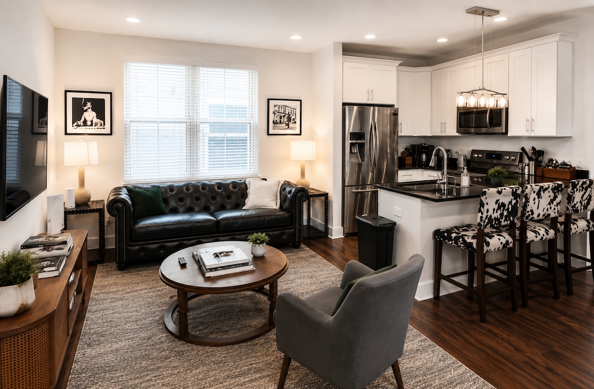 Sleeps 10 Near Broadway | Hart Suites Unit #2