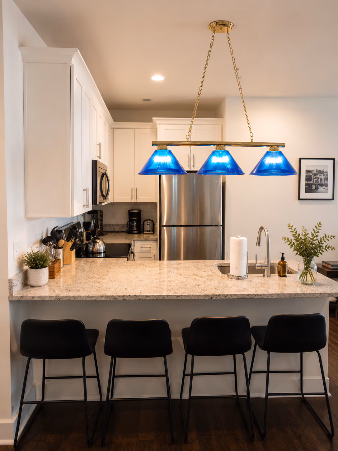 Stylish 3BR Near Broadway | Hart Suites #9