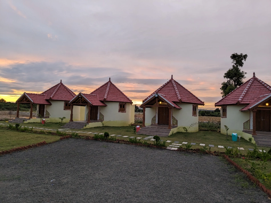 kutchhi hut