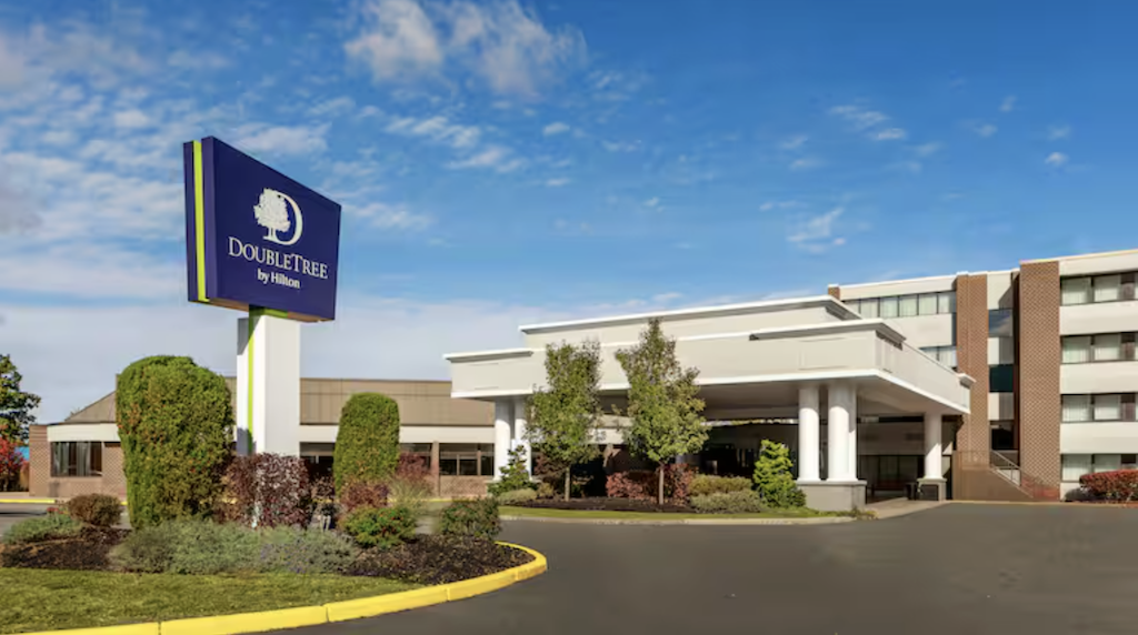 DoubleTree in Boston Enhances Guest Comfort with GE Zoneline Heat Pump Units