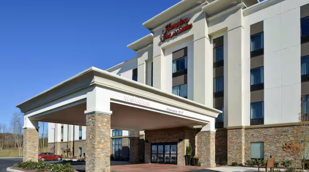Hampton Inn Greenbush Boosts Guest Experience with New LG Hospitality TVs