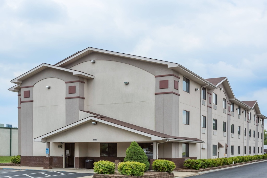 Super 8 by Wyndham in VA Improves Guest Comfort with GE Zoneline Units