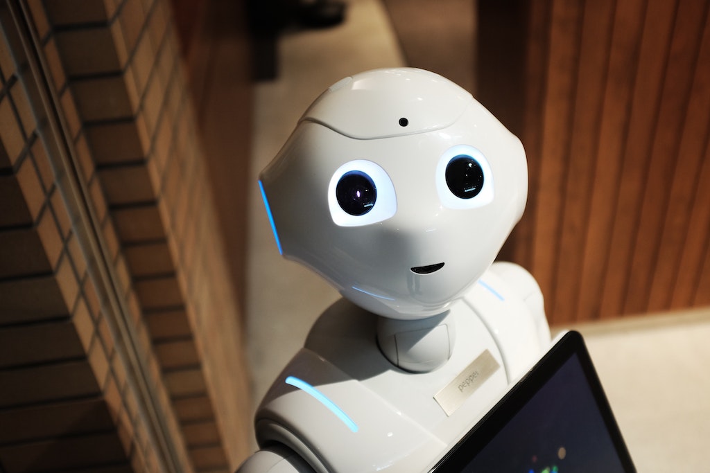 Hotel Technology Highlights: Hotel Concierge and Room-Service Robots