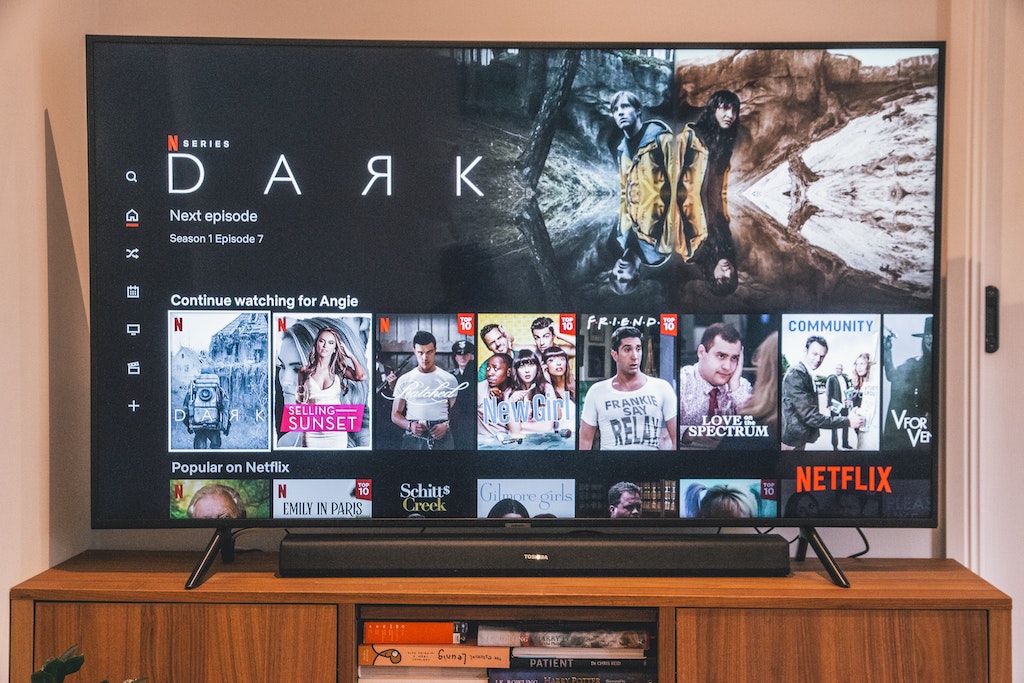 Top 10 Integrated Apps for Smart Hospitality TVs