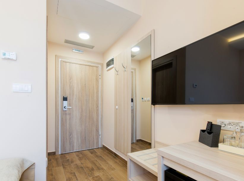 The Main Differences Between Hospitality and Home Televisions