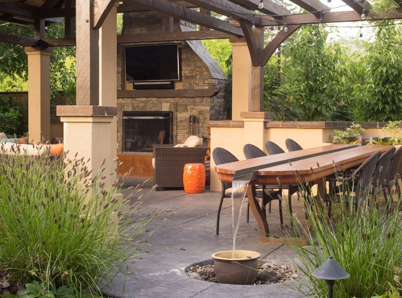 The Benefits of Outdoor Televisions for Your Hotel