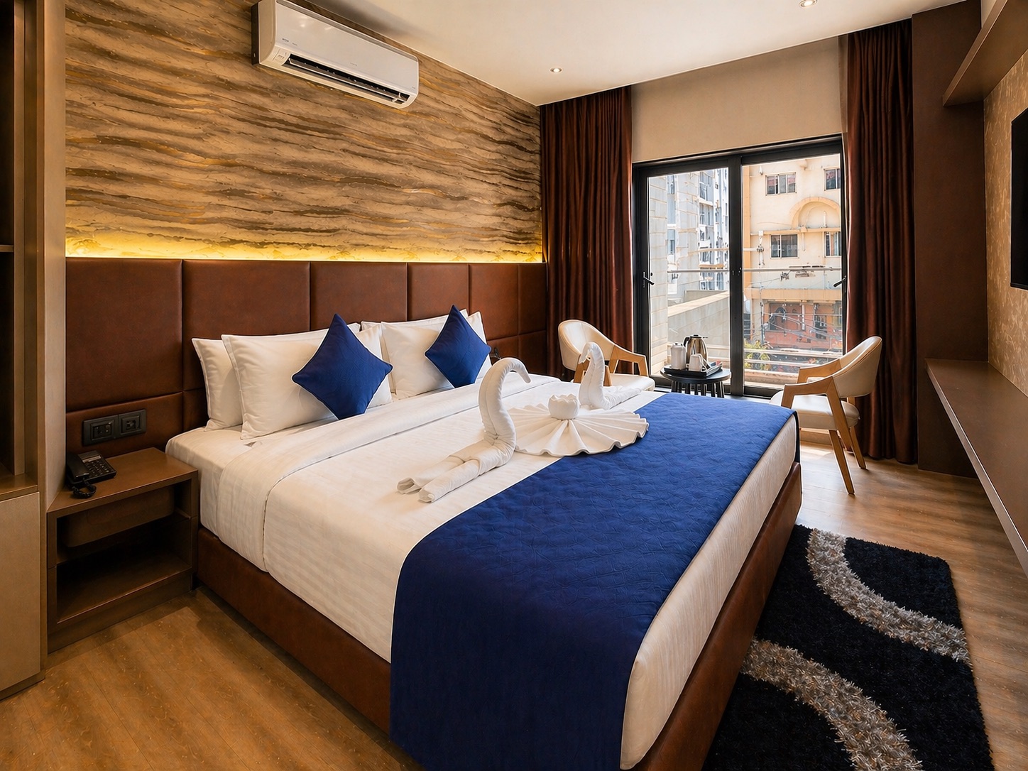 Deluxe Room — thumbnail 2
