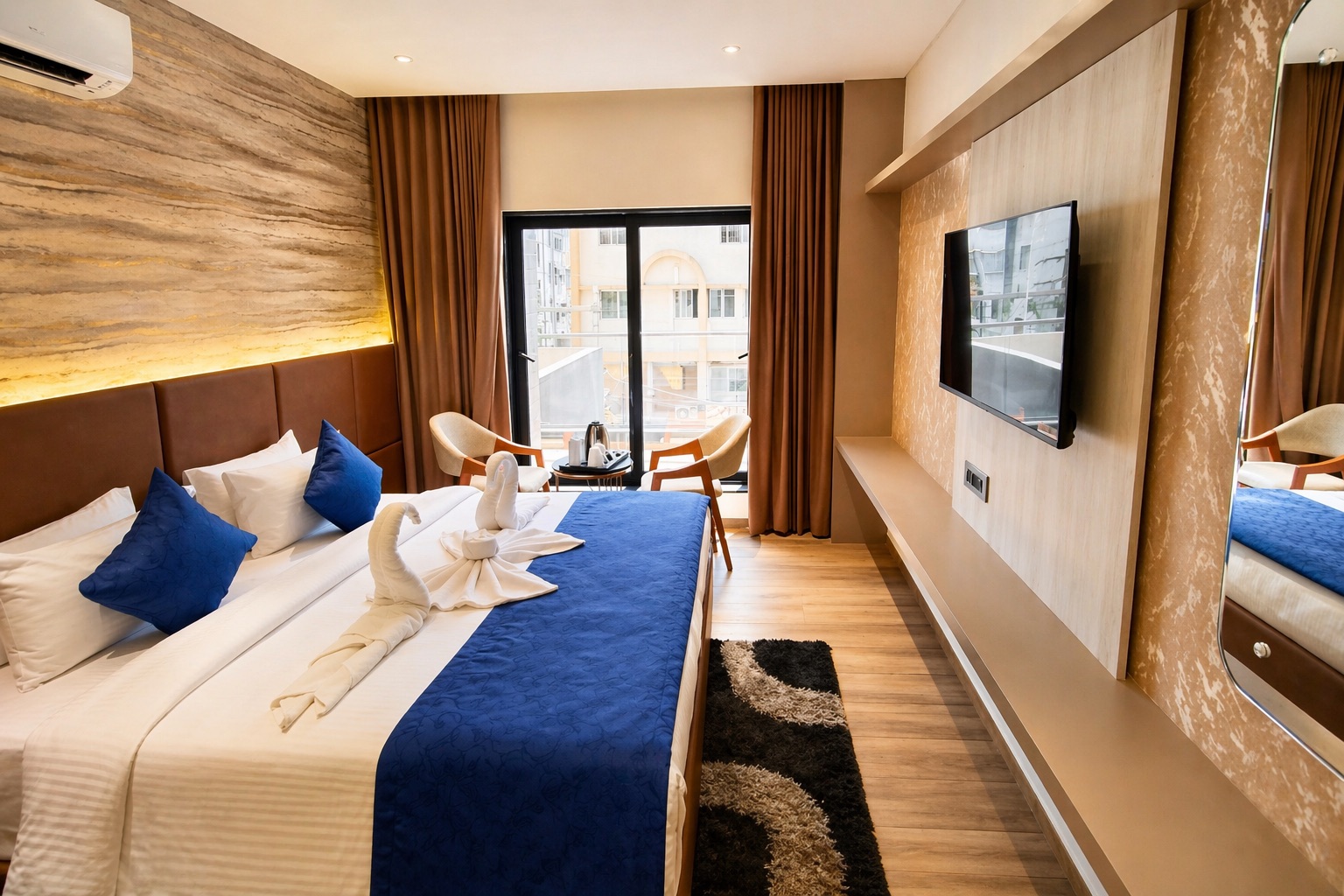 Deluxe Room — thumbnail 3