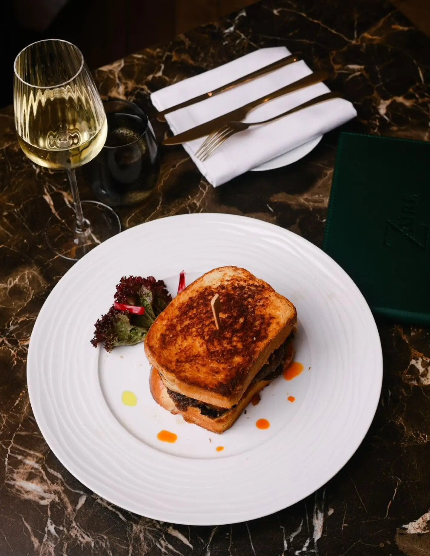 Le Z Restaurant & Lounge