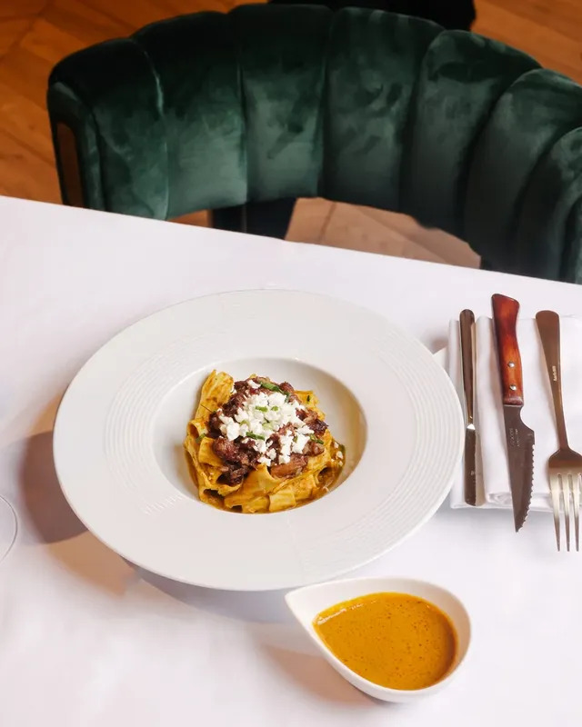Le Z Restaurant & Lounge