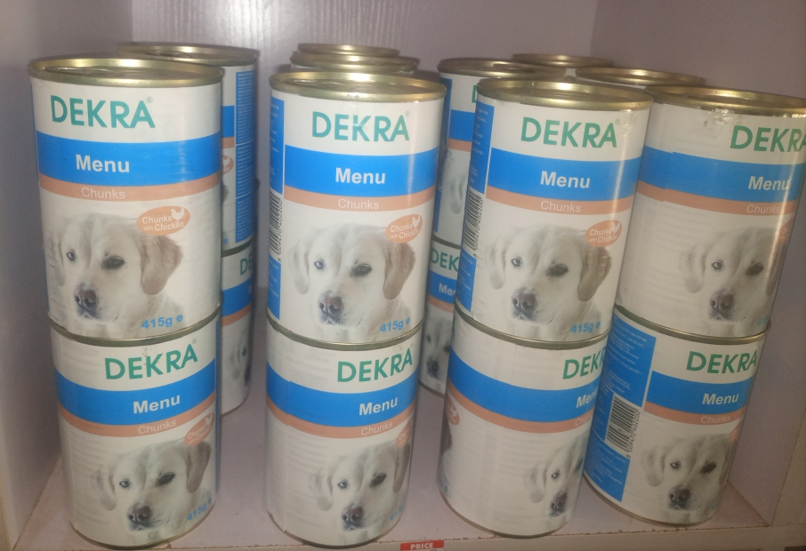 Pack Dekra wet canned food for all life stages, compele Nutrition in gravy