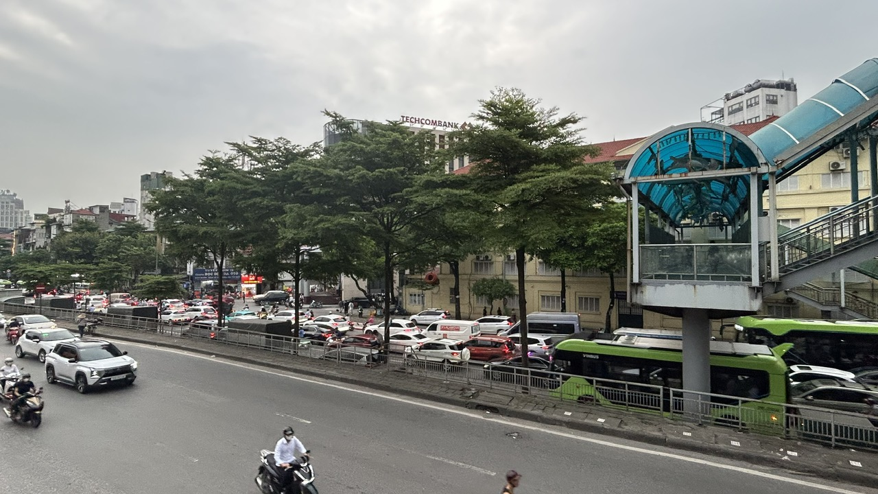 Hà Nội: Yêu cầu không xây thêm nhà ở cao tầng tại 3 tuyến phố đặc biệt