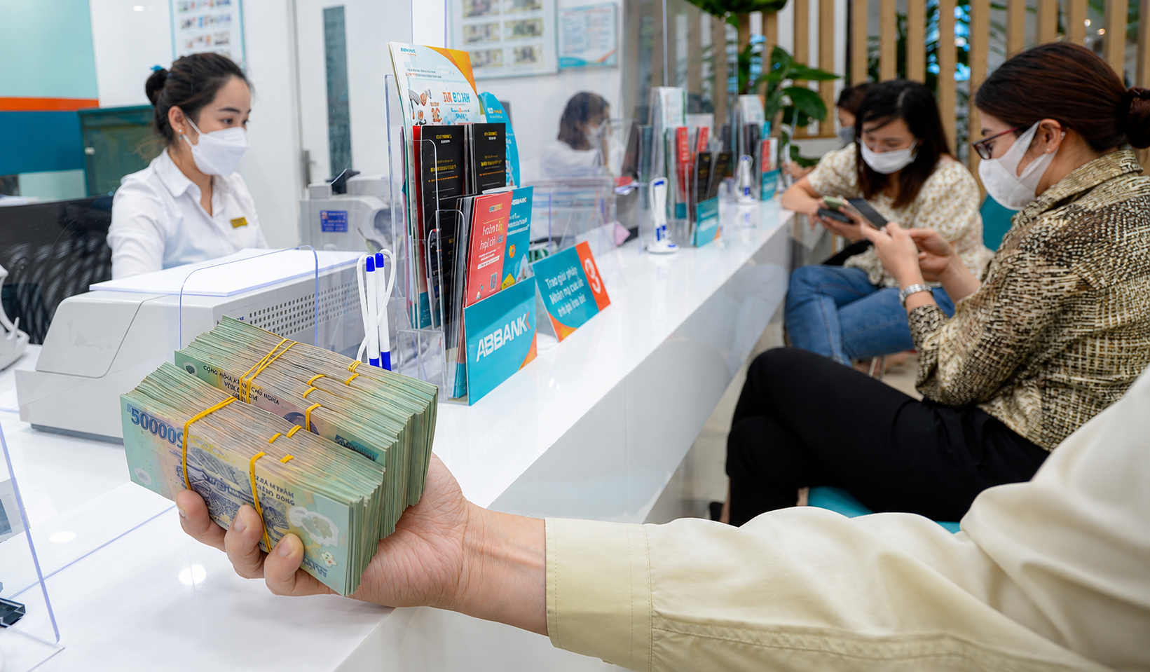 Lãi suất vay mua nhà tiếp tục tăng, nhiều ngân hàng vượt 10%/năm