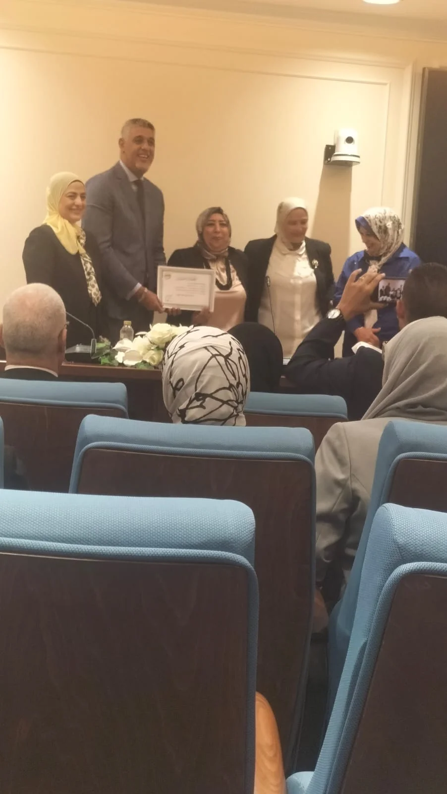 شهادة تقدير للكوادر — د. منال عثمان