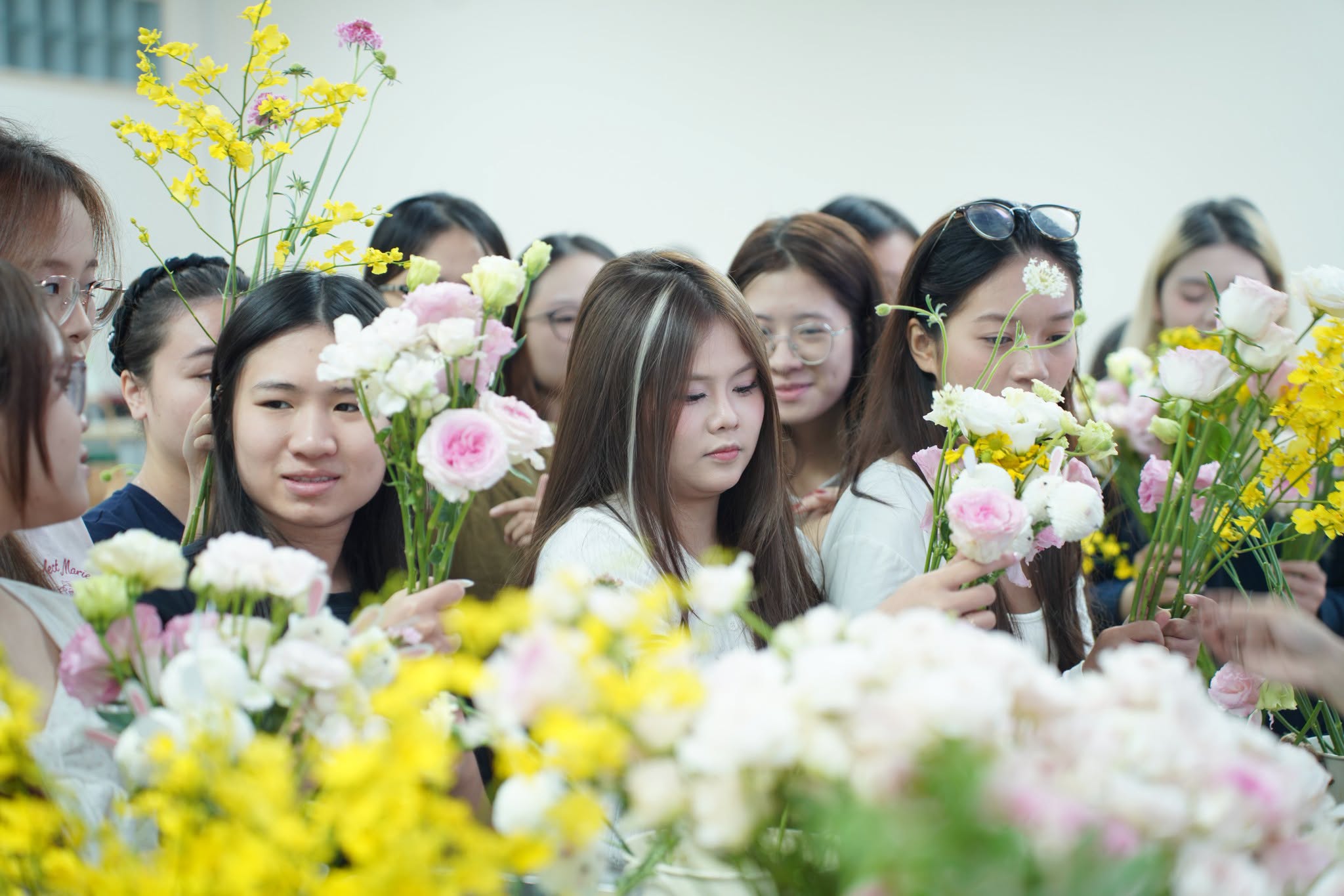 Creative activities during The Art of Flowers workshop