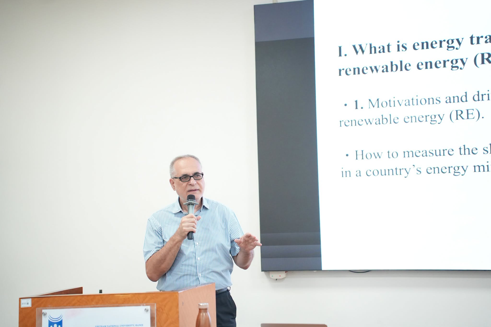 Academic discussions on sustainable development and energy transition at HSB