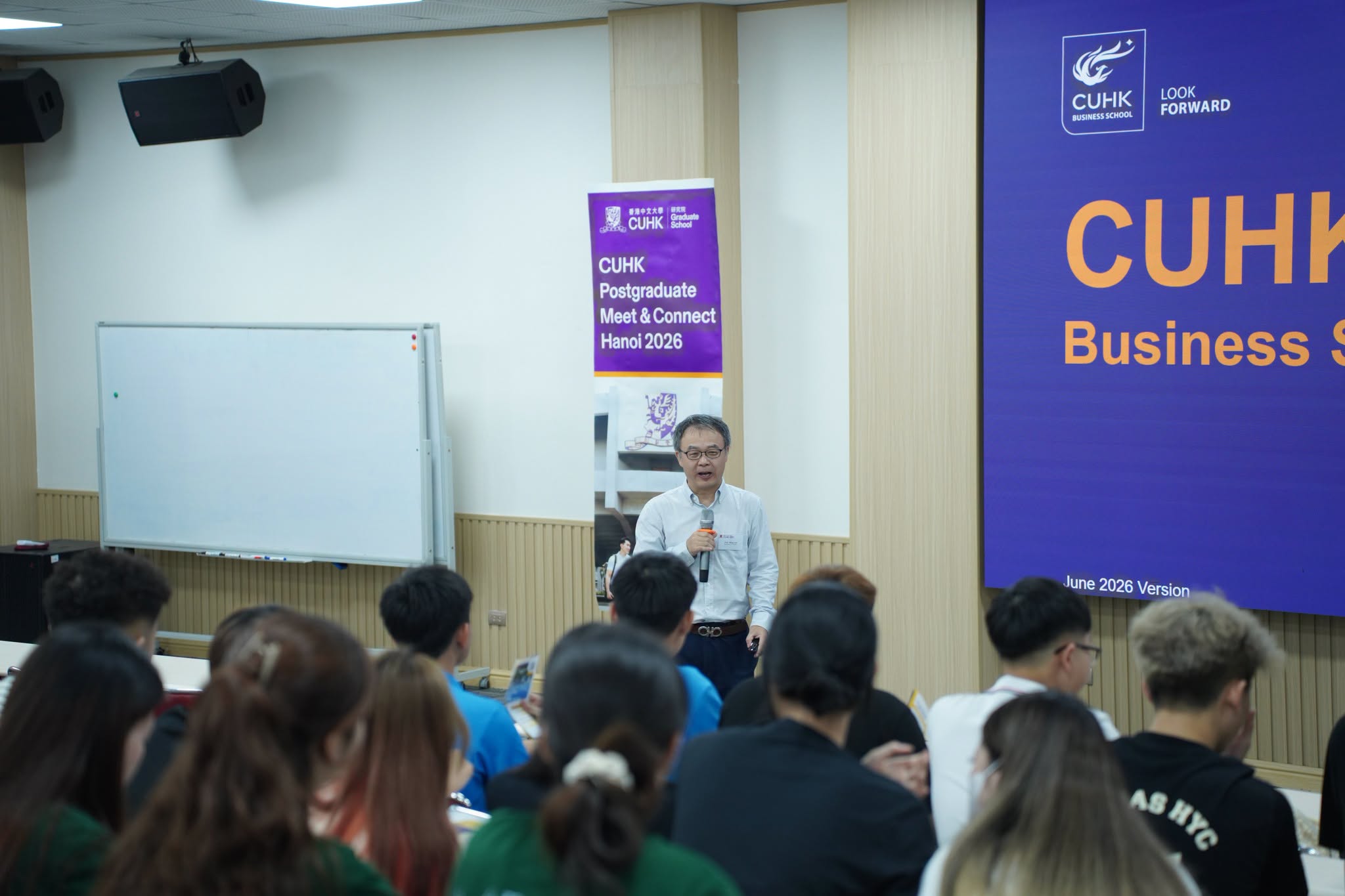 Academic exchange between HSB students and CUHK representatives