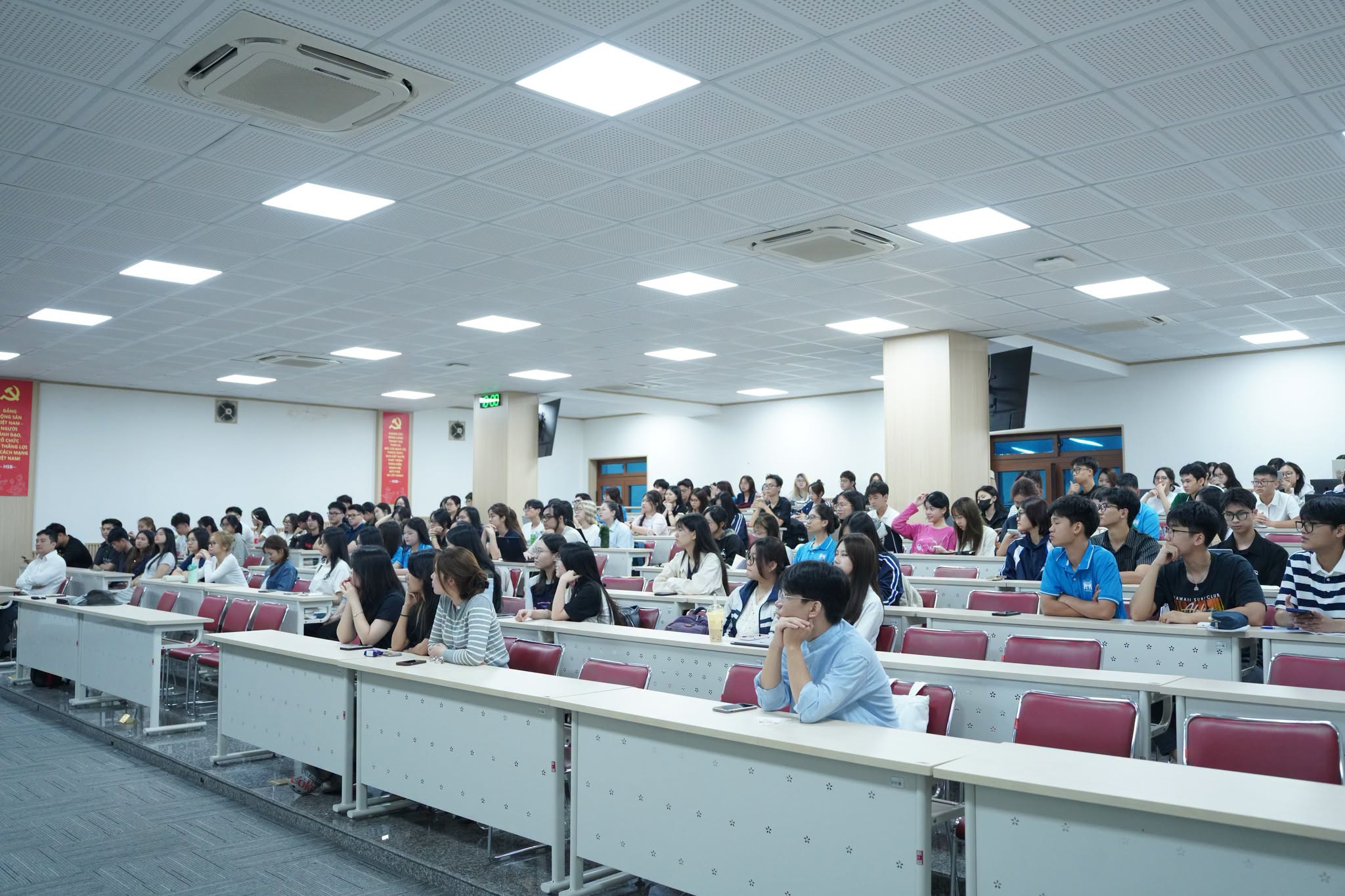 Discussions during the HSB workshop
