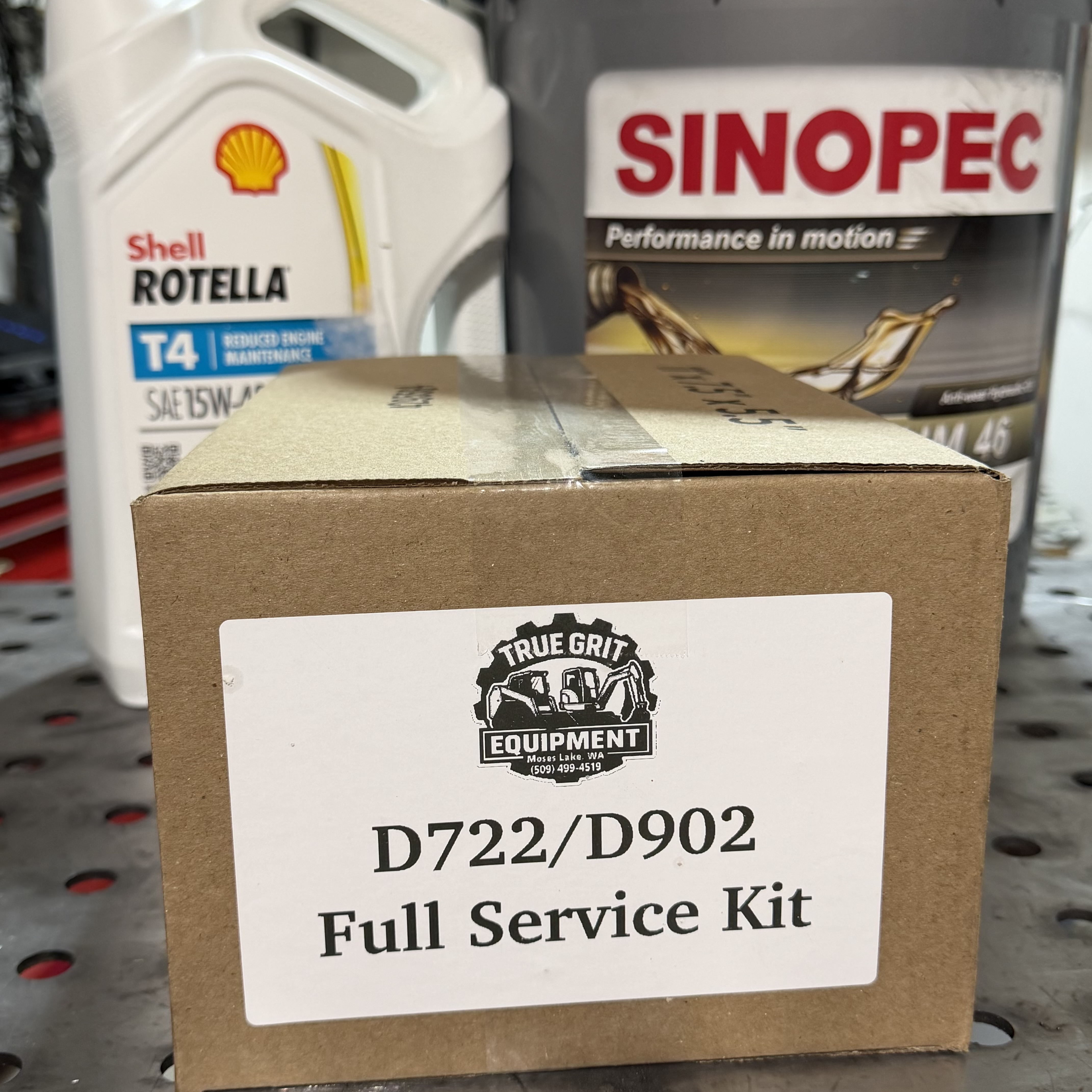 Kubota D722/D902 WIX Service Kit photo 2