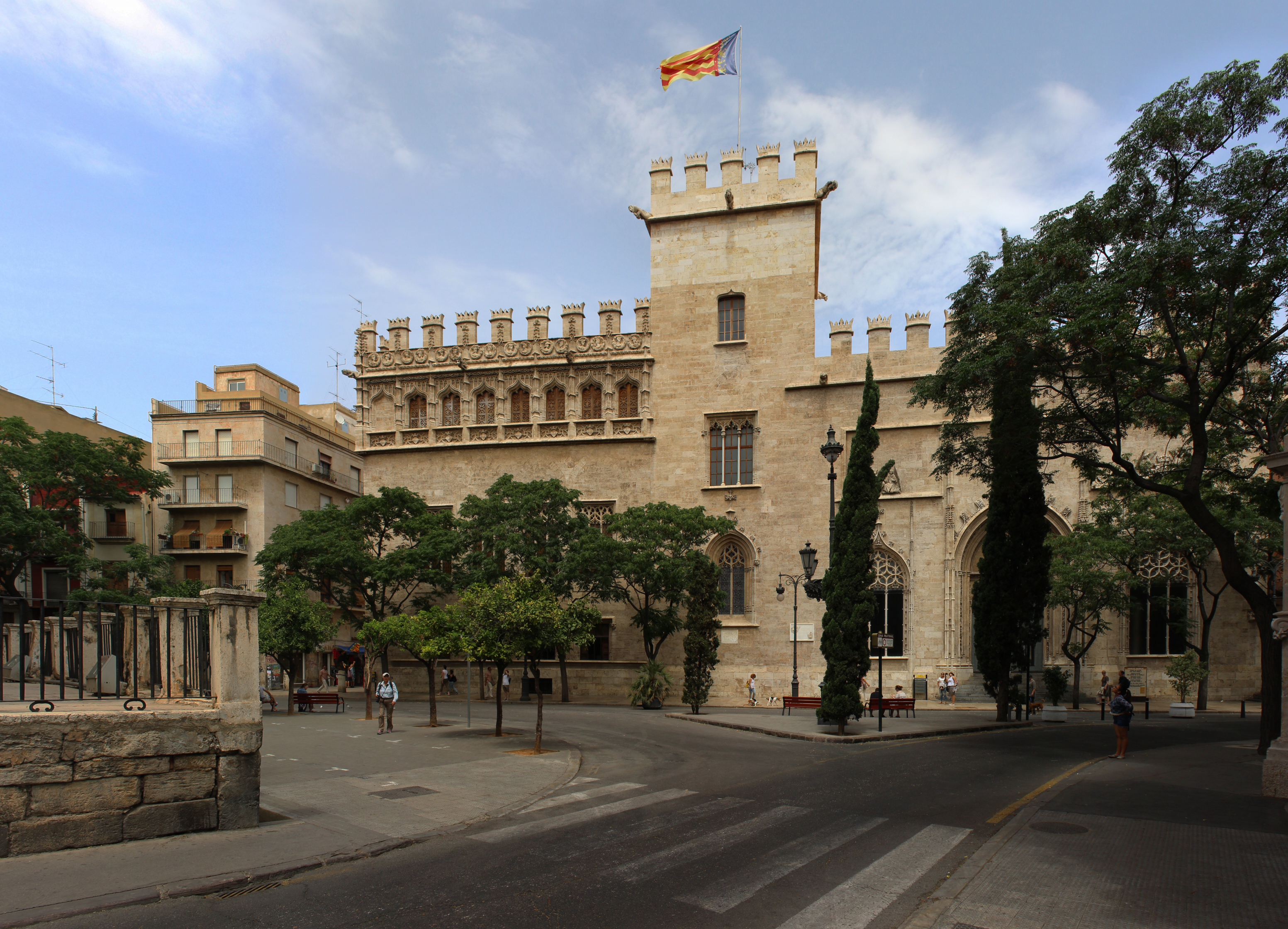 Rutas nocturnas de Halloween por la Valencia de brujas y crímenes