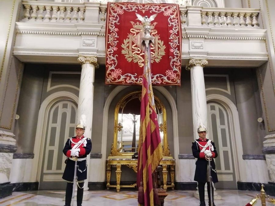 La Senyera y la espada de Jaume I, juntas