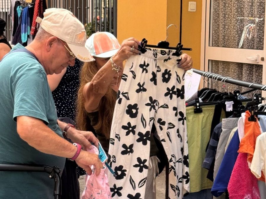 Mercadillo de segunda mano con todo a 1 €