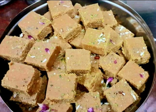 Besan ki  barfi 