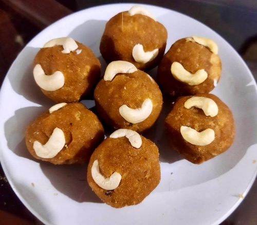 Cashew rice balls/ariyunda