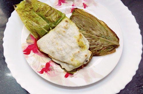 Haldi paana Nhawari/stuffed roti( spicy)