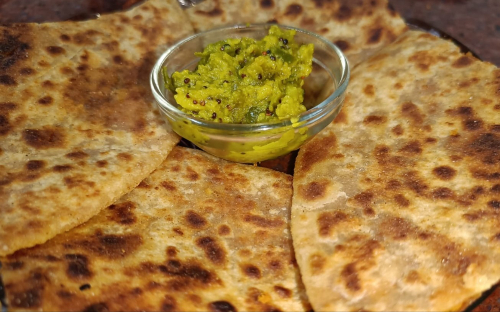 Lauki ke paranthe.( bottle gourd  flatbread)