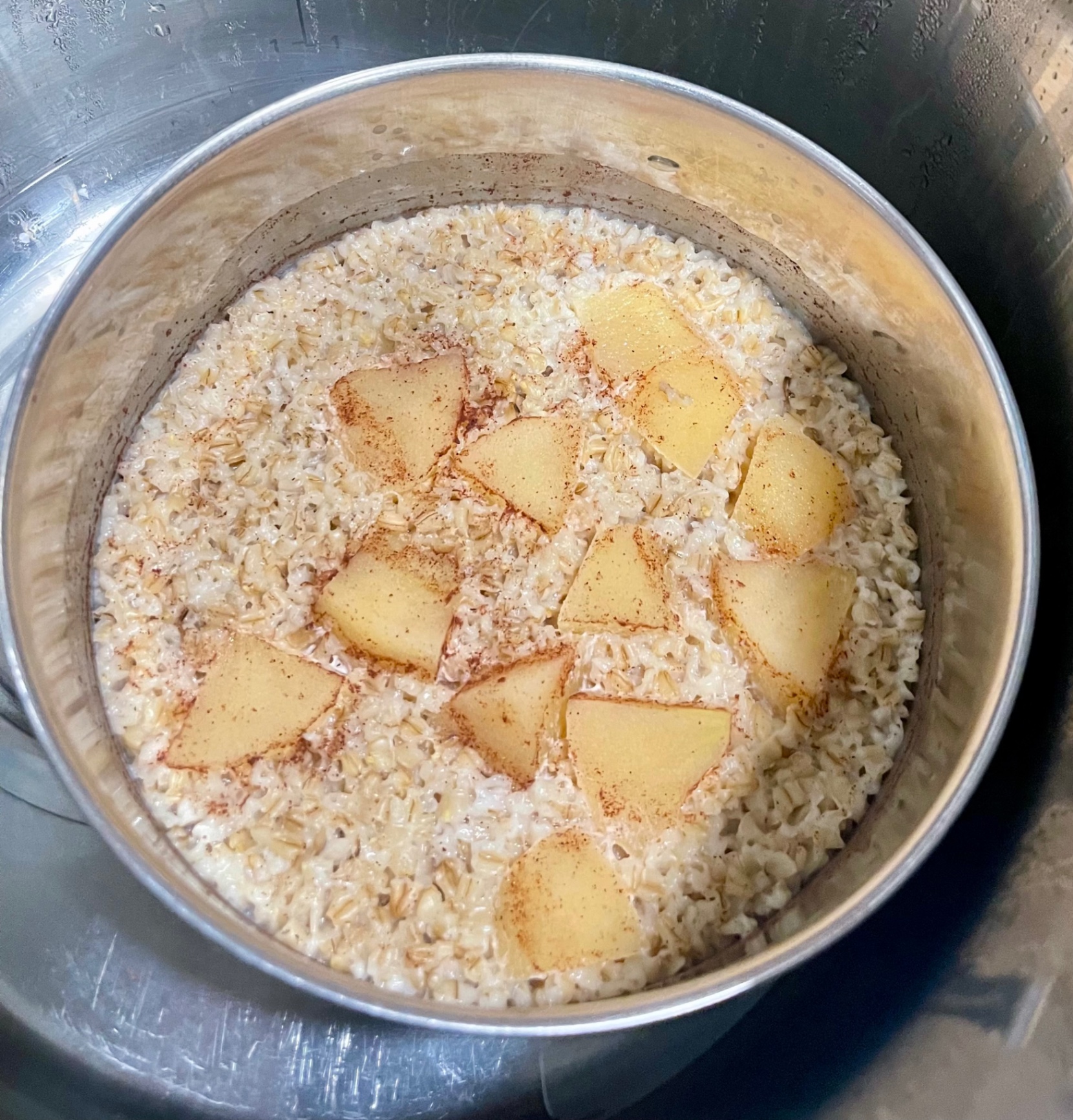Oatmeal with Apple And Milk