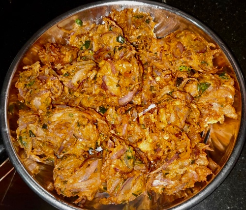 Onion fry/ Ulli vada