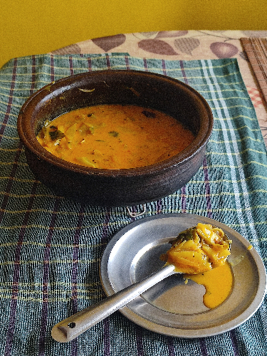 Raw  mango  curry