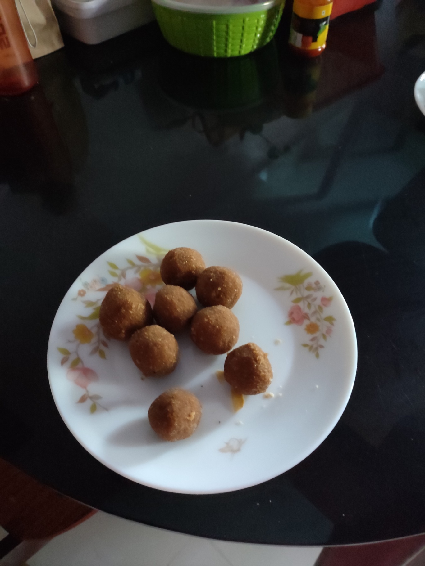 Rice sweet balls (Ari unda) 