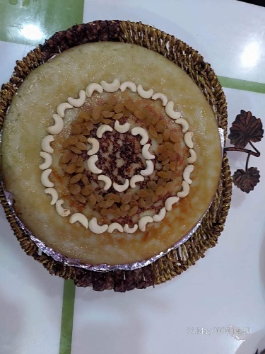 Tarye poli (semolina and almond cake)