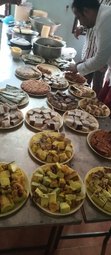 Tarye poli (semolina and almond cake)