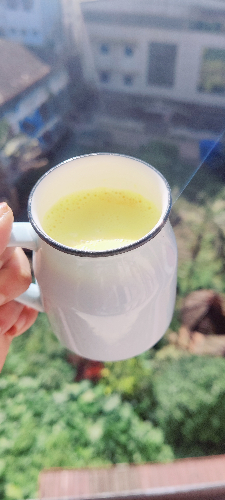 Turmeric milk/golden latte