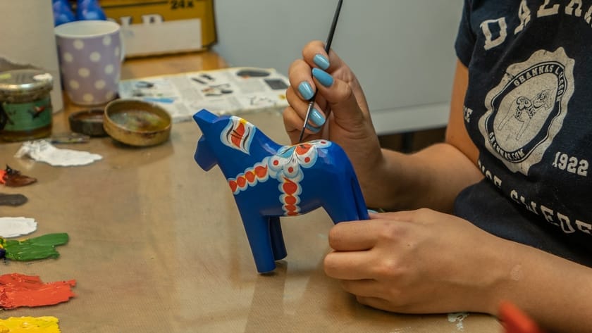 Besök en nationalsymbol som tillverkas i Nusnäs