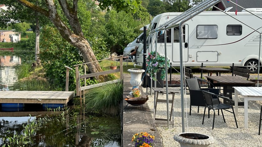 Lilla Stigen - Sjönära ställplats och loppis