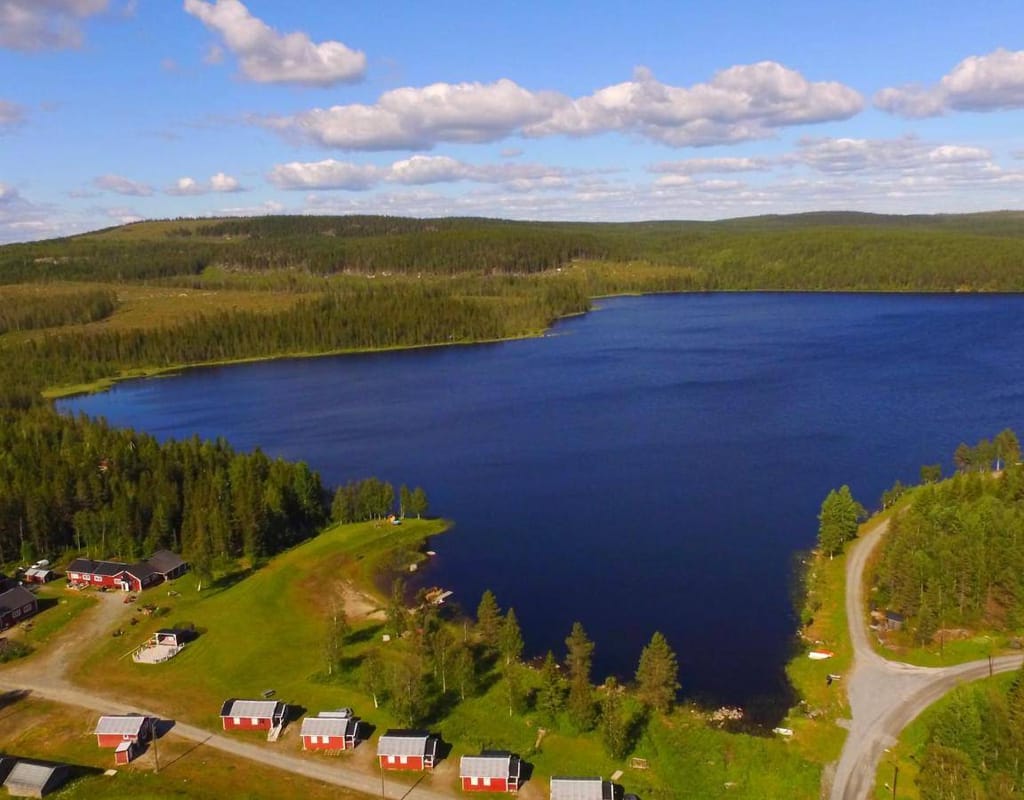 Bild på Rödvattnet Stugby & Camping