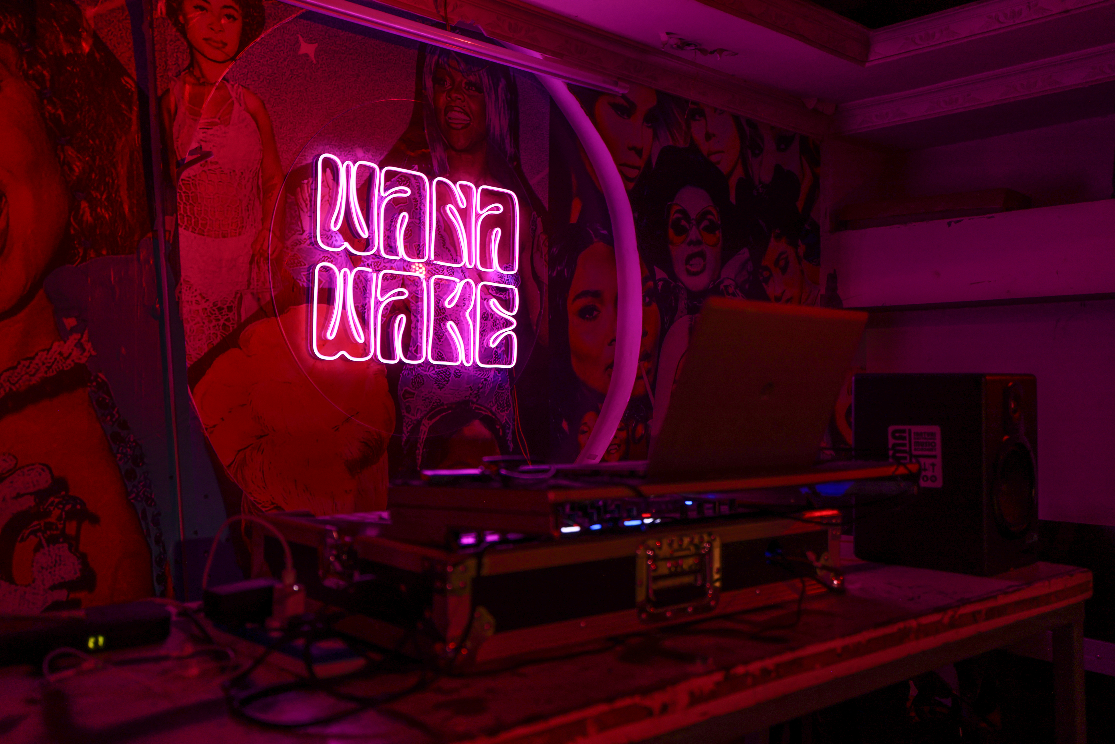 Hustle store banner
