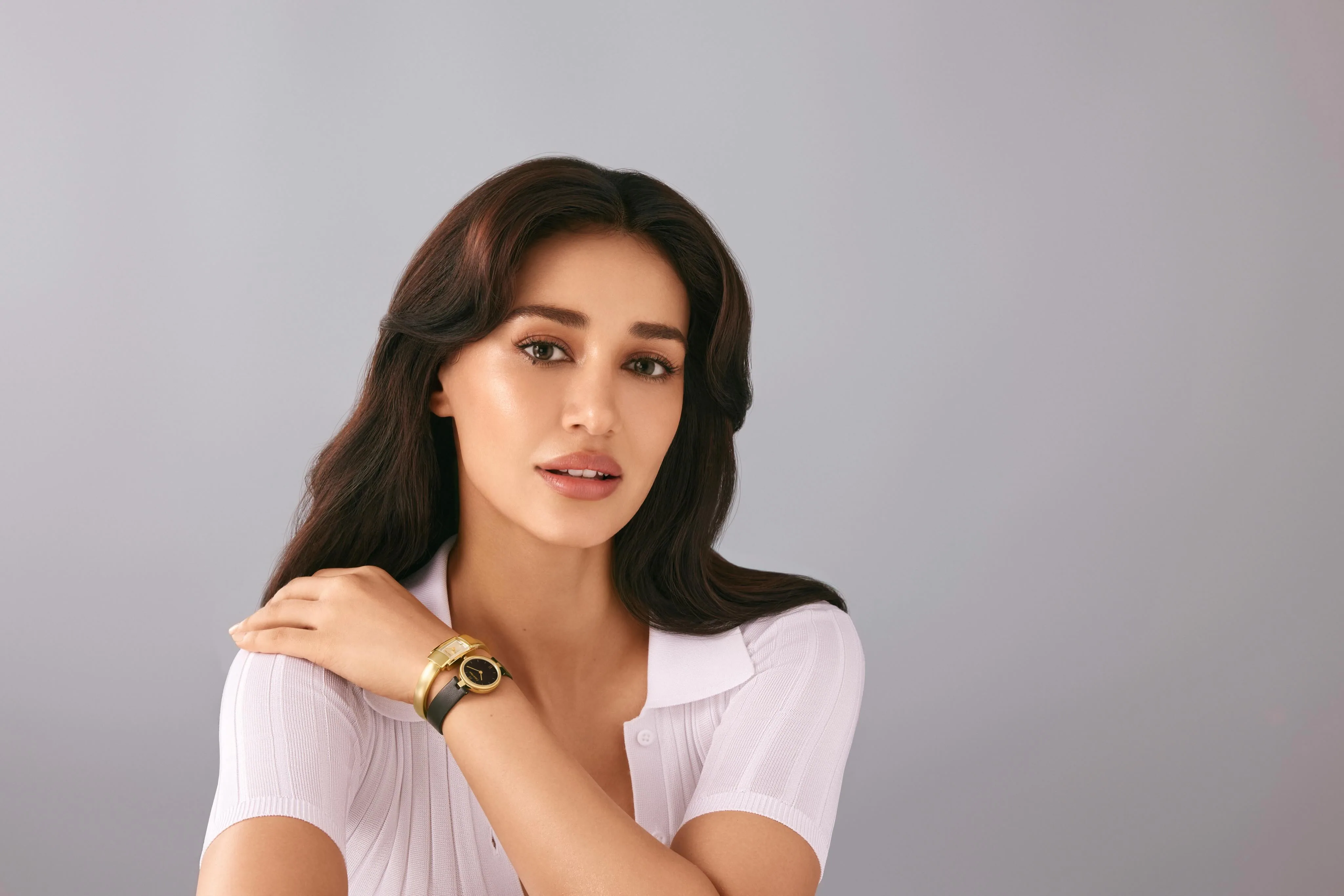 There’s something about the right stack. Understated, effortless and completely your own. Discovering the new Calvin Kle - disha-patani solo glamour fashion look