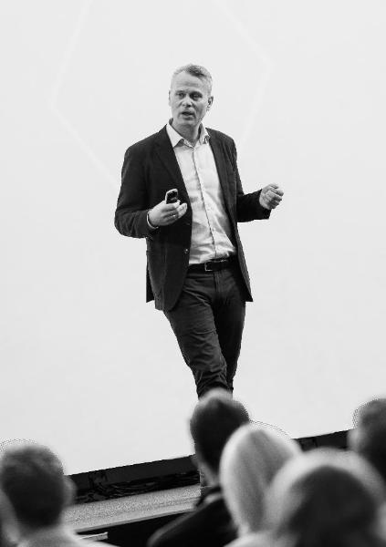 Hva er kunstig intelligens og hvordan påvirker det hverdagen?