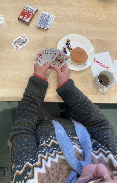 Kortspilling på Frivilligsentralen.