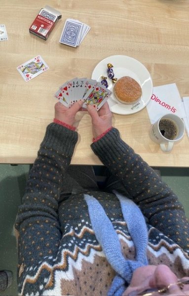 Kortspilling på Frivilligsentralen.
