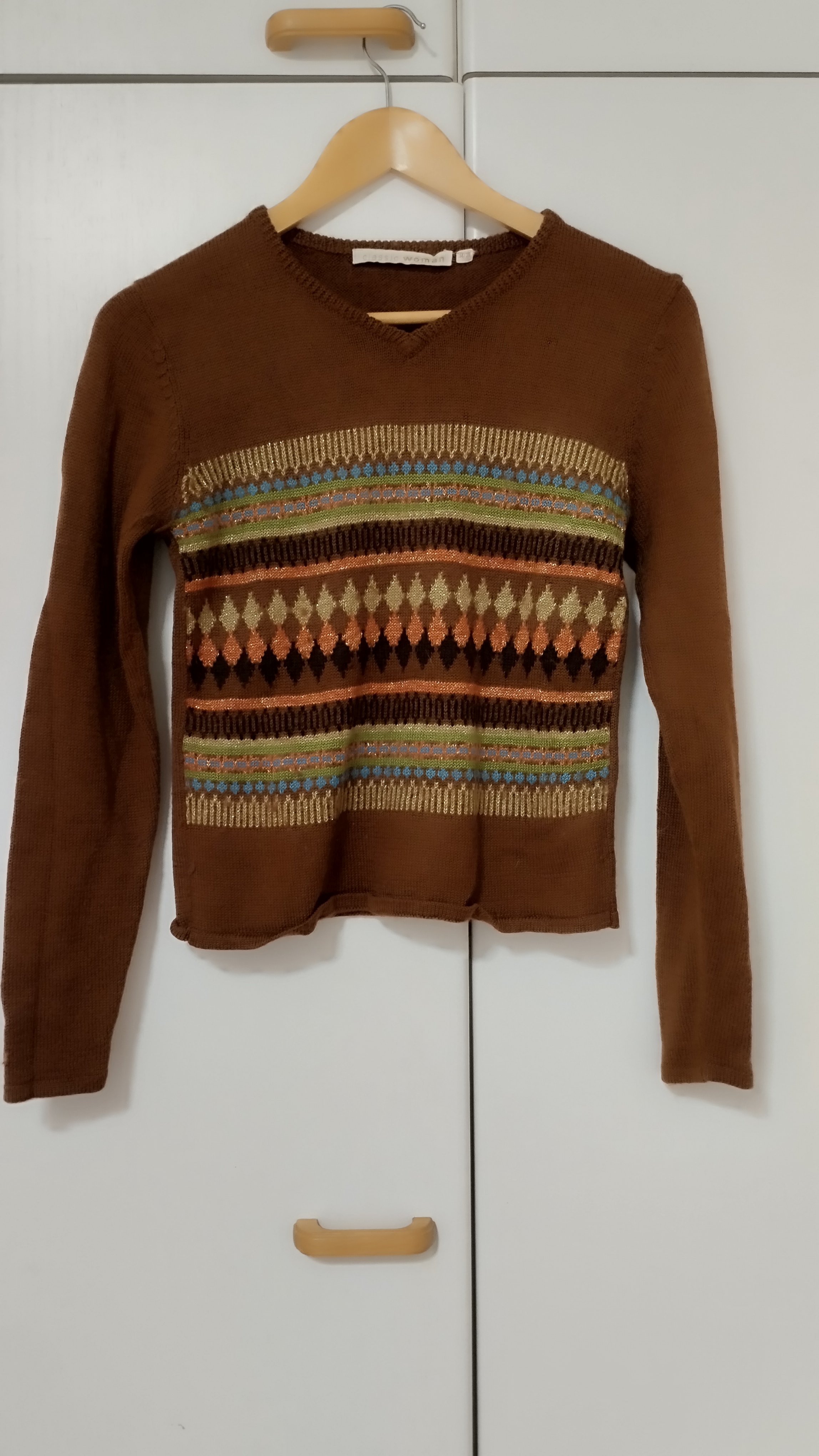 Retrohenkinen ruskea neulepusero 