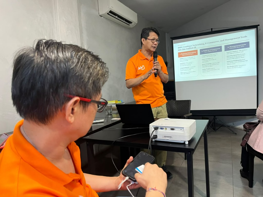 Vuthy giving intro